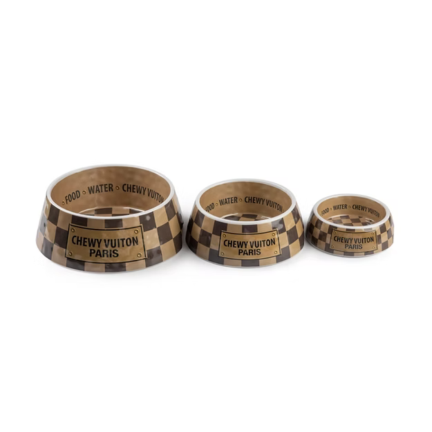 Chewy Vuiton Voerbak – Designer voerbak voor stijlvolle honden