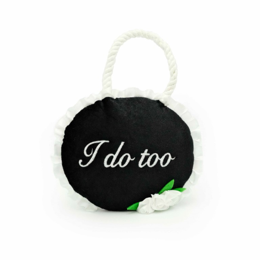 ZippyPaws I Do Too Wedding Sign hondenspeeltje met wit touwhandvat, rucherand en witte rozen.