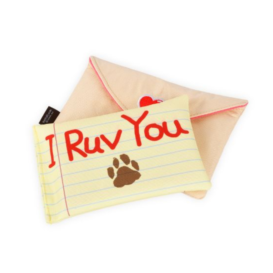 P.L.A.Y. Ruv Letter hondenspeeltje in de vorm van een envelop met brief, pieper en knisperdetails.