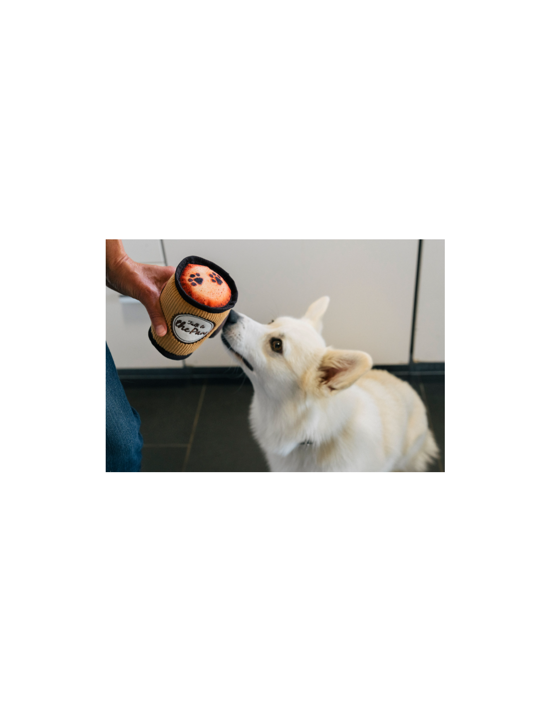 P.L.A.Y. Pup Cup Café Doggo’s Java Hondenspeeltje van Pluche